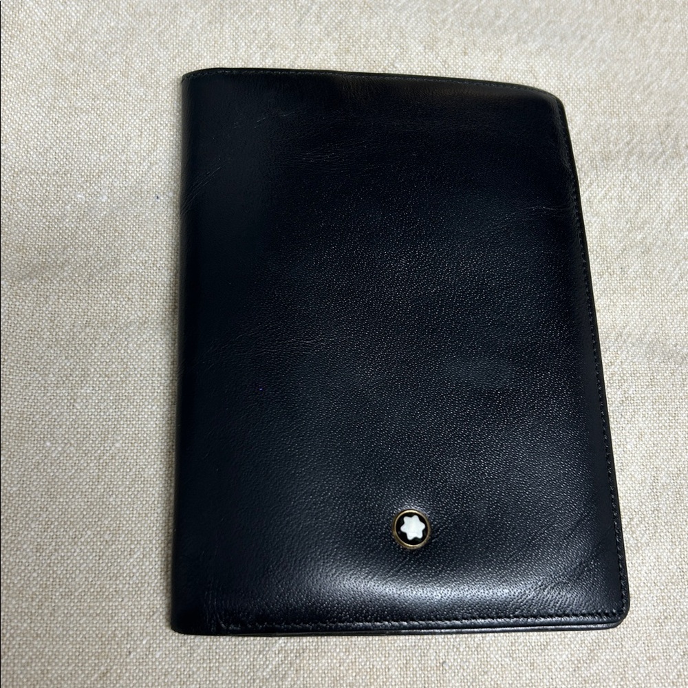 Montblanc Classic Black Leather Holder - Picture 2 of 13